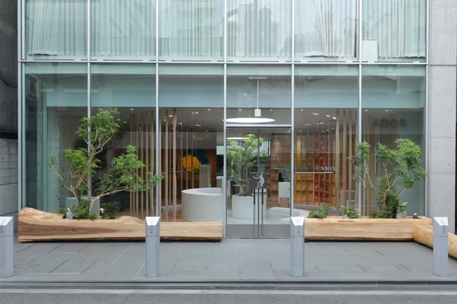 Glass storefront of Union Los Angeles